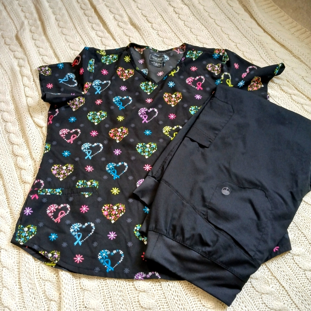 Colorful Heart Print Scrub top XL and black Joggers XL
